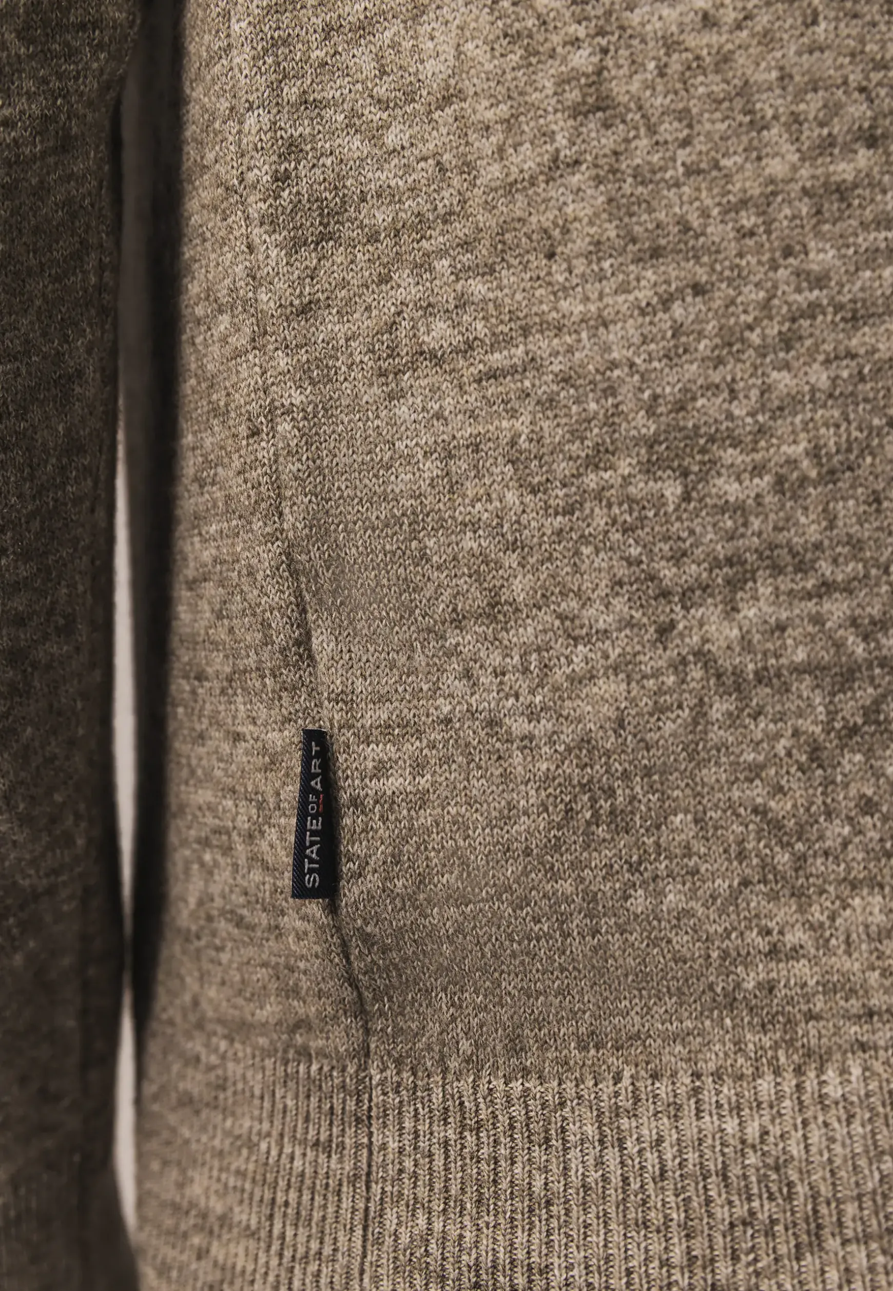Gemêleerde trui met ribdetails