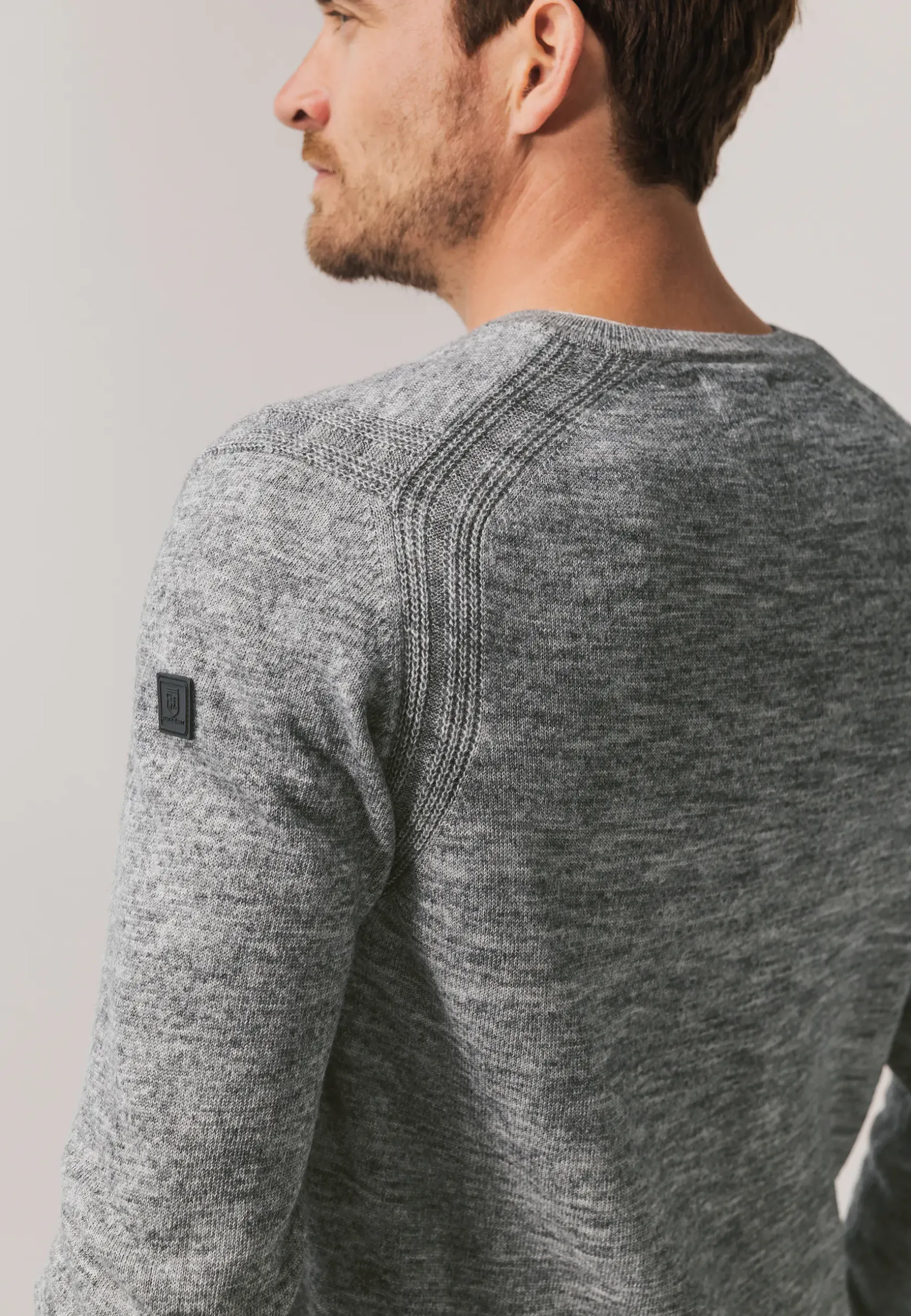 Gemêleerde trui met ribdetails