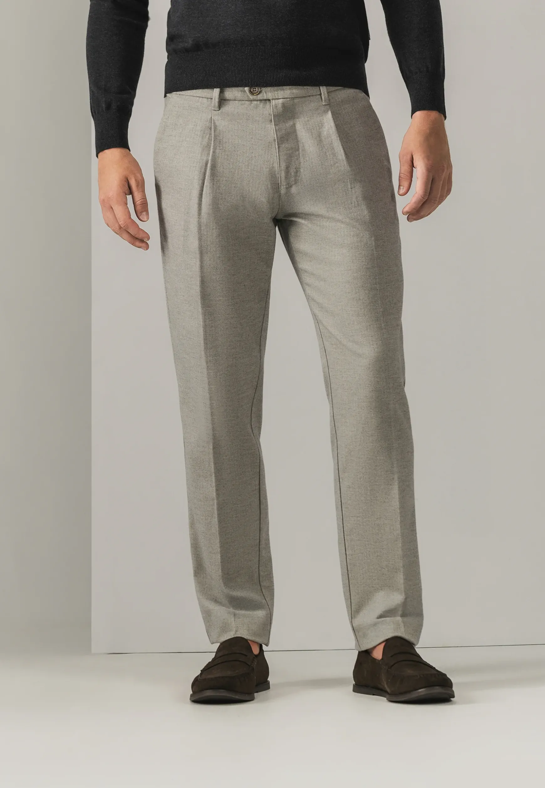 NAVIGATOR chino in stretchstof met visgraatmotief