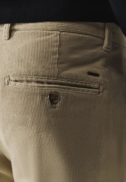 NAVIGATOR chino in stretchstof met bandplooien