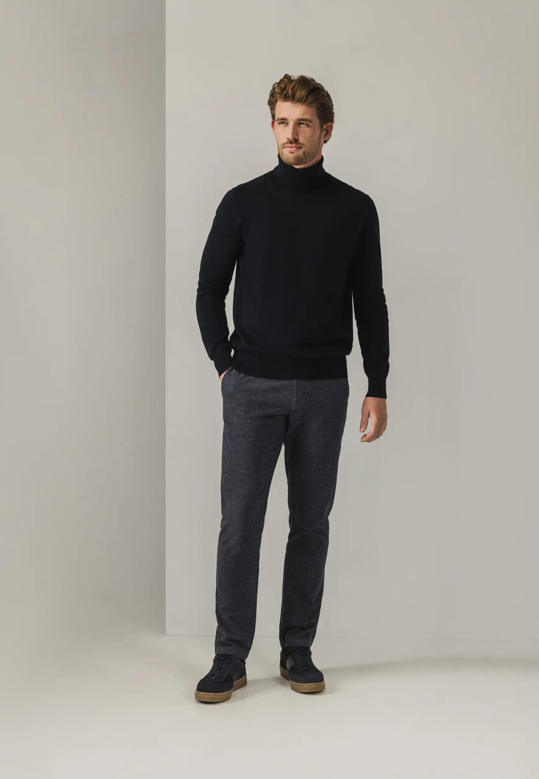 NAVIGATOR geruite chino in stretchstof